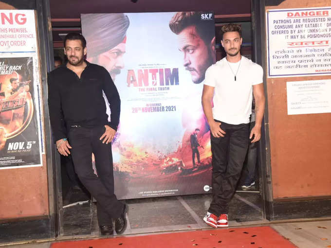 Antim Trailer Launch : सलमान खान का पावर-पैक एक्शन, ट्रेलर लॉन्च में पहुंचे सलमान खान के फैमिली मेंबर, देखें तस्वीरें