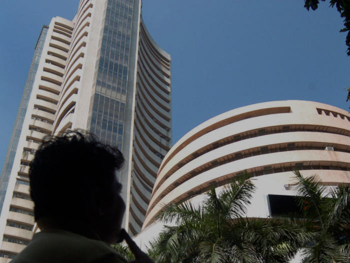 stock market: ऑटो सेक्टर में जोरदार गिरावट के साथ बंद हुआ आज का शेयर, धड़ाम हुए Sensex-Nifty