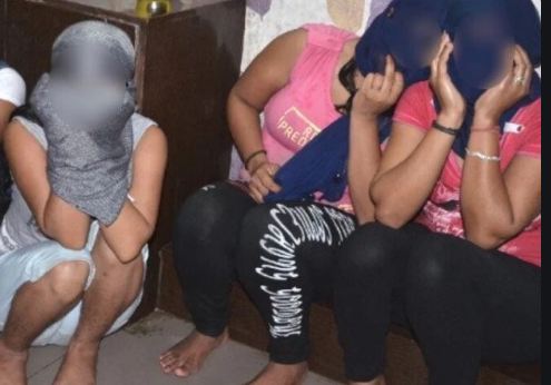 सेक्स रैकेट : कॉलेज की लड़कियों को निशाना बनाते थे फरीदा बेगम के एजेंट, पुलिस ने 4 युवतियों को छुड़ाया, 4 गिरफ्तार
