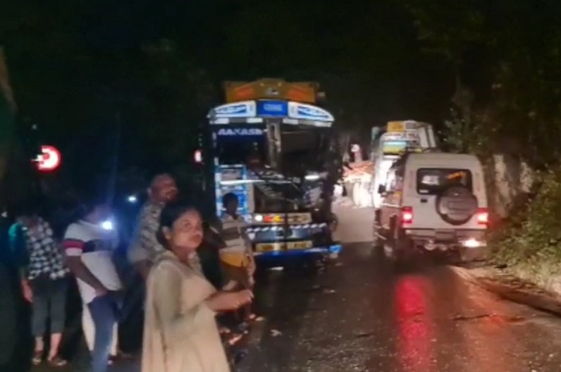 NH-30 केशकाल घाटी में बेकाबू ट्रक ने 3 ट्रकों को मारी टक्कर, हादसे के बाद लगा लंबा जाम