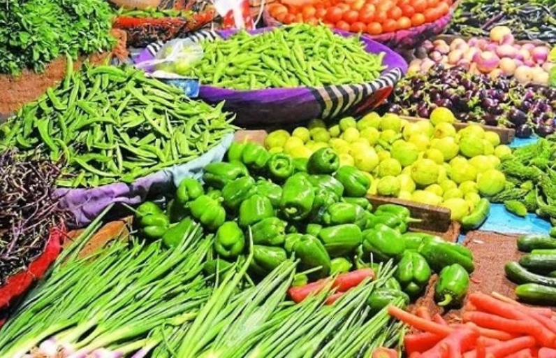 रायपुर में आसमान छूने लगे सब्जियों के दाम, टमाटर 40 तो प्याज बिक रहा 32 रुपए किलो
