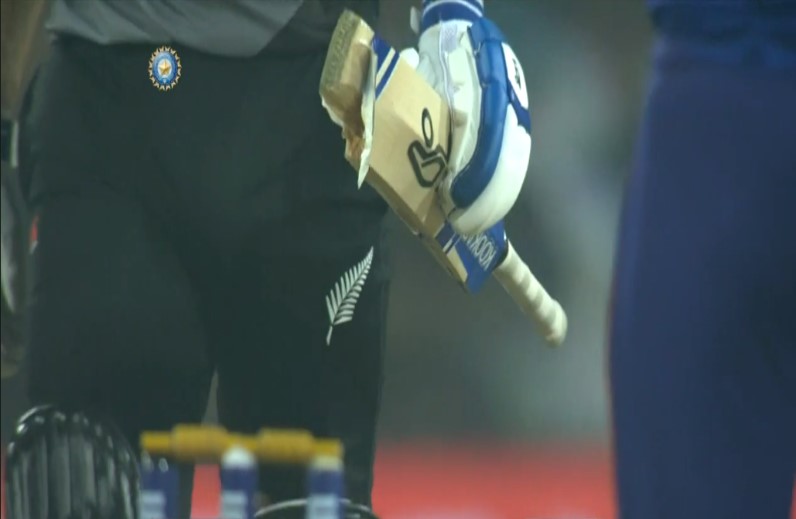 क्या आपने देखा ये वीडियो? भुवनेश्‍वर कुमार की बॉल ने तोड़ दिया न्यूजीलैंड के बल्लेबाज का बैट