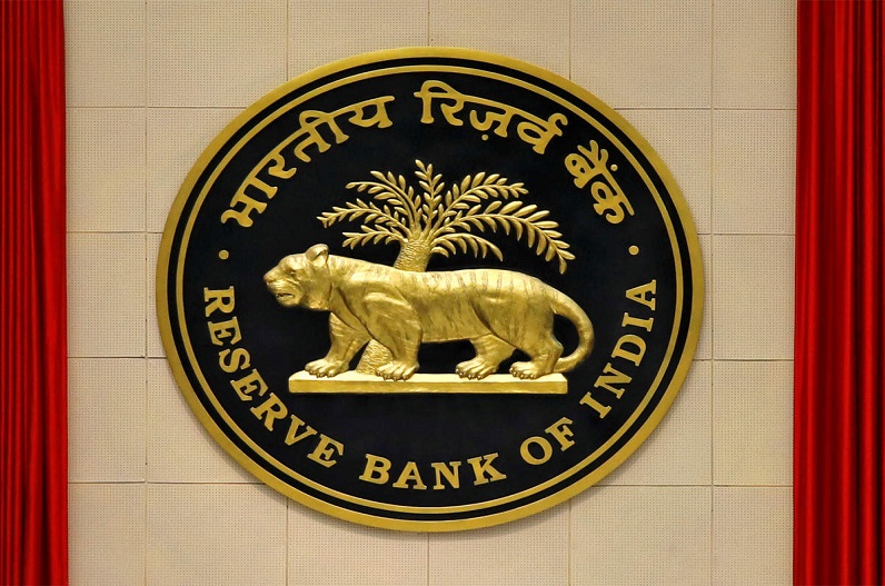 कहीं आपका भी तो नहीं हैं इस बैंक में खाता, RBI ने रद्द किया लाइसेंस, जानें अब क्या होगा खाताधारकों का?