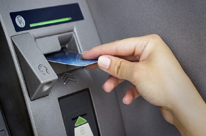 कल से महंगा होगा ATM से पैसा निकालना, नए साल में बदलने जा रहा है ये नियम