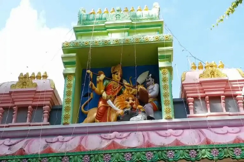 बस्तर के प्रसिद्ध हिंगलाज मंदिर में चोरी, कीमती जेवरात सहित दान पेटी लेकर फरार हुआ चोर