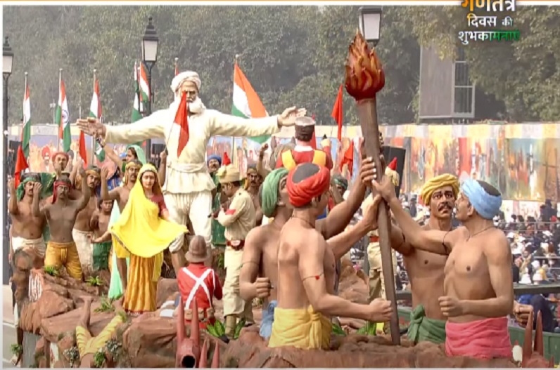 Republic Day Parade : गुजरात की झांकी में 1,200 आदिवासियों के भीषण नरसंहार को दर्शाया, कलाकारों ने किया गेर नृत्य