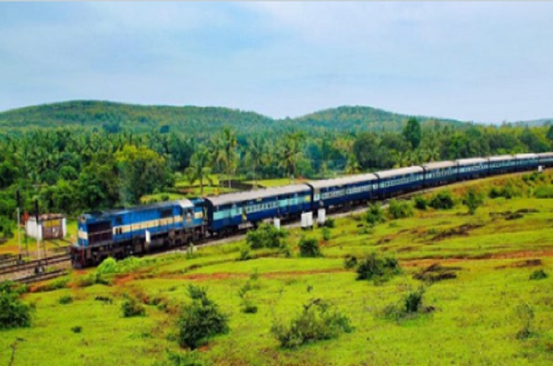 दिल्ली और वाराणसी के बीच ‘दिव्य काशी यात्रा’ ट्रेन चलाई जाएगी, भारतीय रेल का ऐलान