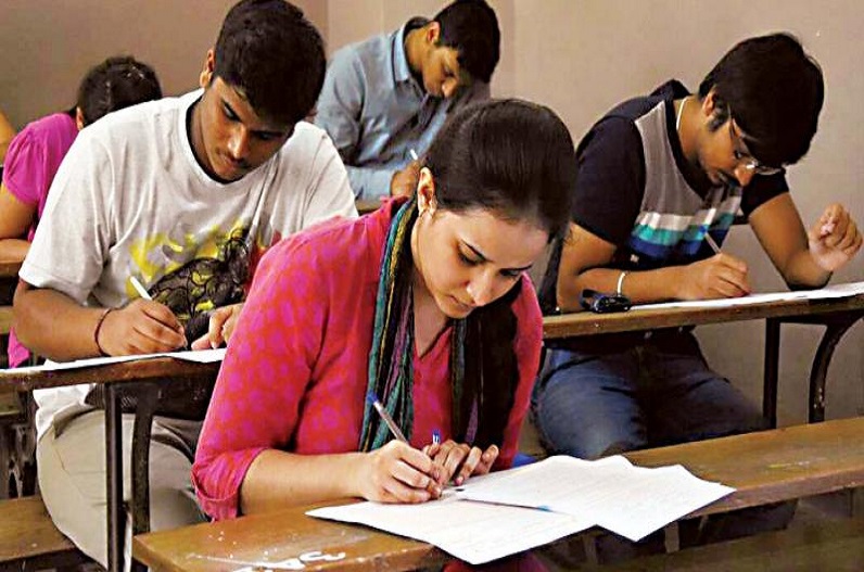 आयोजित परीक्षाओं की फीस को लकेर प्रदेश सरकार का बड़ा फैसला, एक बार के बाद सालभर तक नहीं देना होगा कोई शुल्क