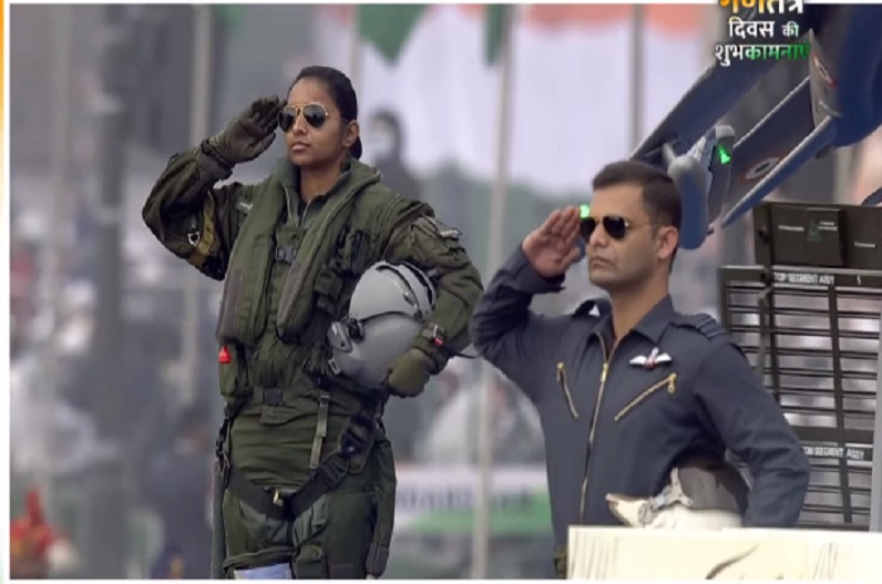 Republic Day Parade:  वायुसेना की झांकी का हिस्सा बनीं भारत की पहली महिला राफेल विमान पायलट