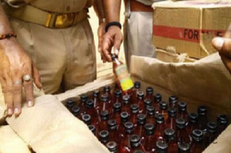 32 लाख से अधिक की शराब बरामद, चुनाव में खपाने की चल रही थी तैयारी, पुलिस ने किया खुलासा