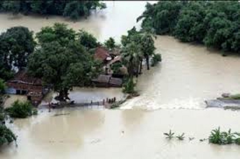 बारिश के बाद भूस्खलन, बाढ़ के कारण 18 लोगों की मौत.. रेस्क्यू ऑपरेशन जारी