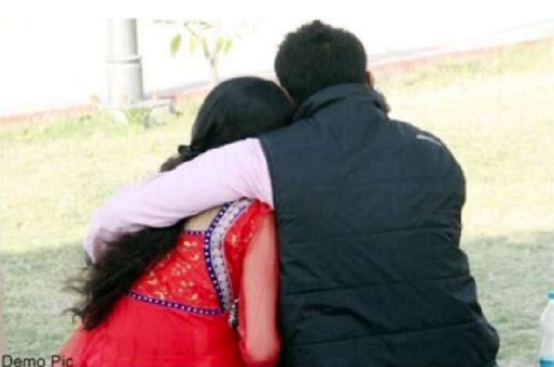 Husband madly in love with nurse made relationship in front of wife