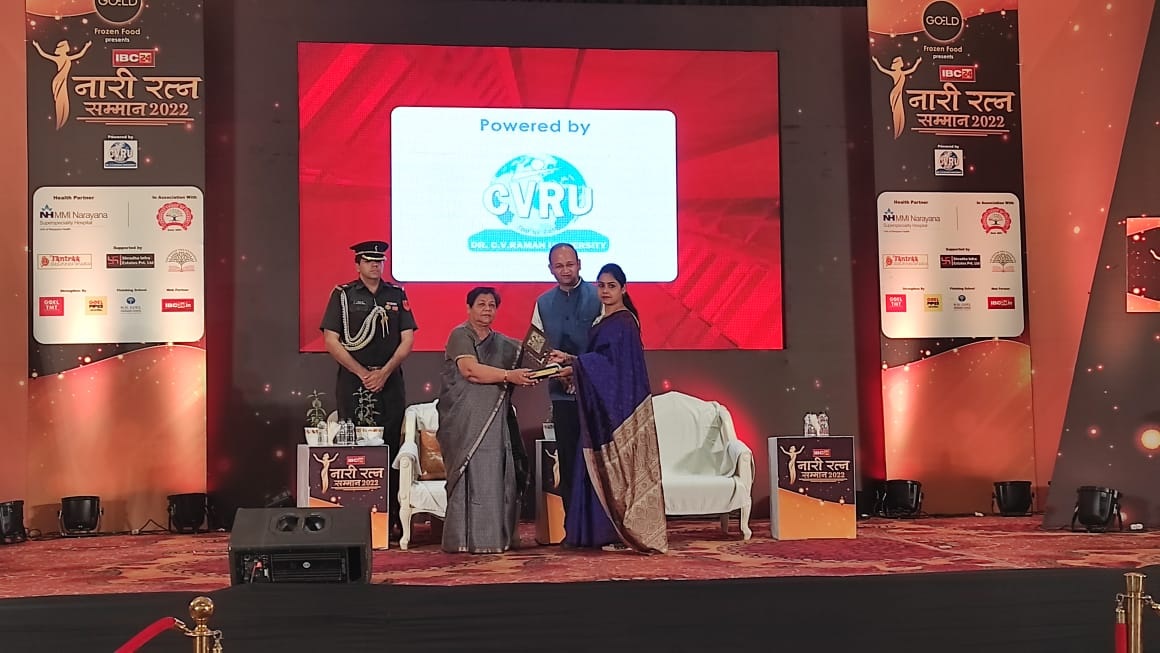 IBC24 नारी रत्न सम्मान 2022 : डॉ शैली ओझा ने उठाया हिंदी साहित्य को सहेजने और महिला साहित्यकारों के उत्थान बीड़ा, उनके इस कार्य के लिए IBC24 ने किया सम्मानित