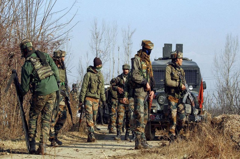 जम्मू-कश्मीर: अनियंत्रित होकर खाई में गिरी कैब, सेना के जवान समेत नौ लोगों की दर्दनाक मौत