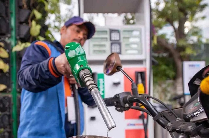 Petrol-Diesel Price Today : 15 दिन में 9.20 प्रति लीटर महंगा हो गया पेट्रोल, आज भी बढ़े दाम, देखें आपके शहर में क्या है नया रेट