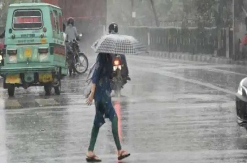 पेंड्रा में अचानक बदला मौसम का मिजाज, तेज हवाओं के साथ हो रही मूसलाधार बारिश, पेंड्रा-कोरबा मार्ग पर लगा जाम