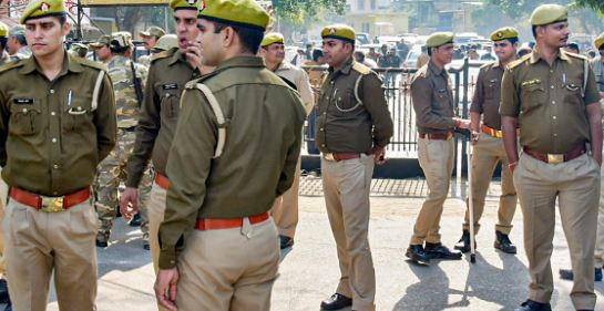 दिल्ली के बाद अब उत्तर प्रदेश के शहरों में पत्थरबाजी की आशंका, अलर्ट मोड पर आई पुलिस प्रशासन, बढ़ाई गई मंदिरों की सुरक्षा