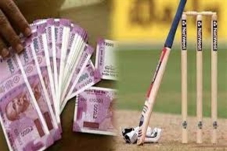 IPL सटोरियों के ठिकानें पर पुलिस की दबिश, 1 लाख 85 हजार नगद सहित 1 करोड़ से अधिक का हिसाब किताब जब्त
