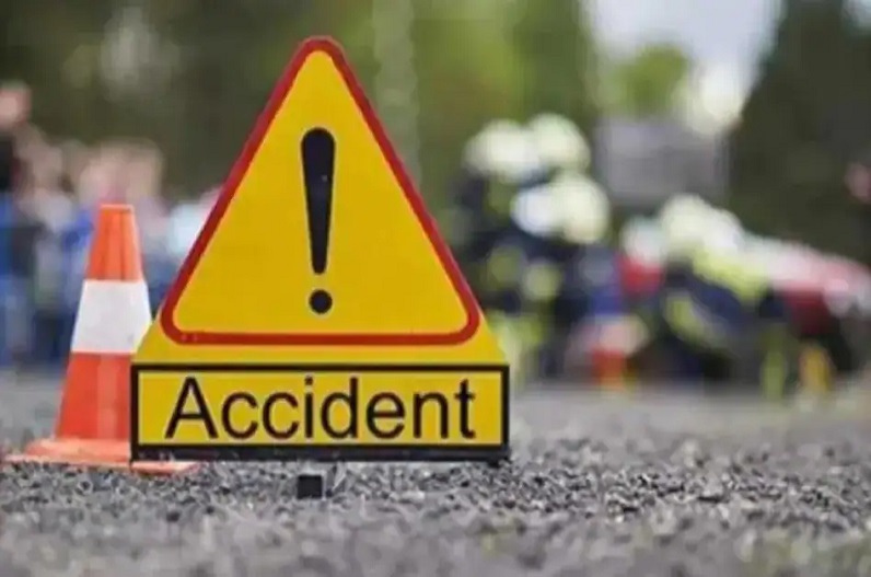 हादसा: बेकाबू कार खाई में गिरी, पांच लोगों की दर्दनाक मौत, 2 घायल