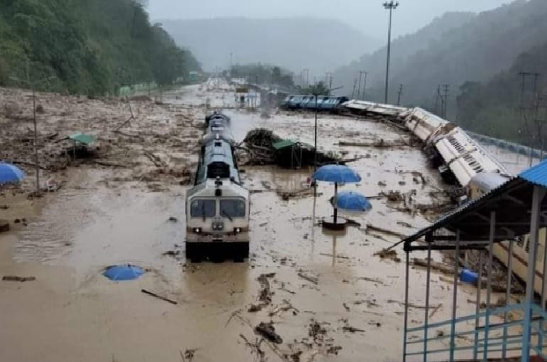 Weather Alert : 26 जिलों में भारी बारिश ने मचाई तबाही.. दो की मौत, 500 से ज्यादा लोगों का किया रेस्क्यू