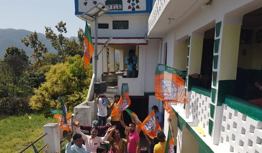 28 साल बाद पहली बार अपने घर में रात्रि विश्राम करेंगें सीएम योगी, स्वागत में ऐसे सज रहा पूरा गांव…देखें