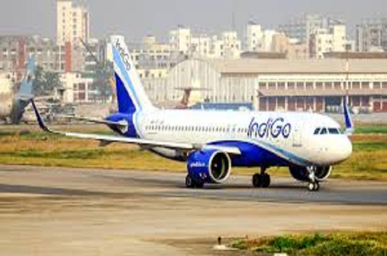 DGCA ने इंडिगो को भेजा कारण बताओ नोटिस, दिव्यांग बच्चे को विमान में न चढ़ने देने वाले मामले में मानी स्टाफ की गलती