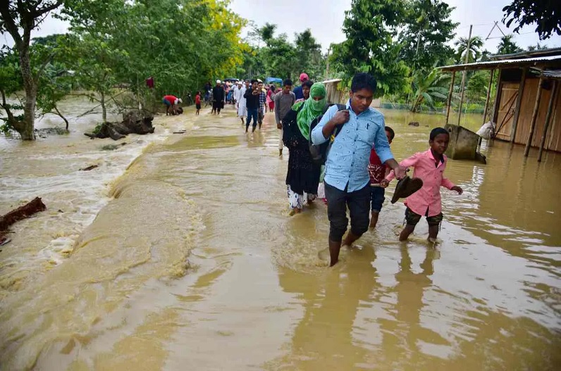 आफत की बारिश, अब तक 82 की मौत, बाढ़ से 47 लाख लोग प्रभावित, मौसम विभाग ने ​दी भारी बारिश की चेतावनी