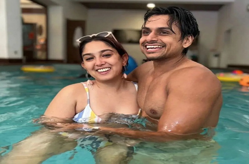 बॉयफ्रेंड के साथ बिकिनी पहन स्वीमिंग पूल में उतरी आमिर खान की बेटी आयरा, कोजी पोज में दिखाया बोल्ड अंदाज