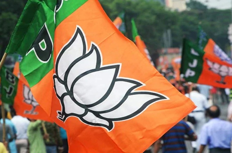 AAP को लगा झटका तो कांग्रेस निकली फिसड्डी पार्टी! उपचुनाव रिजल्ट में BJP ने ​​गाड़े जीत के झंडे, जश्न का माहौल