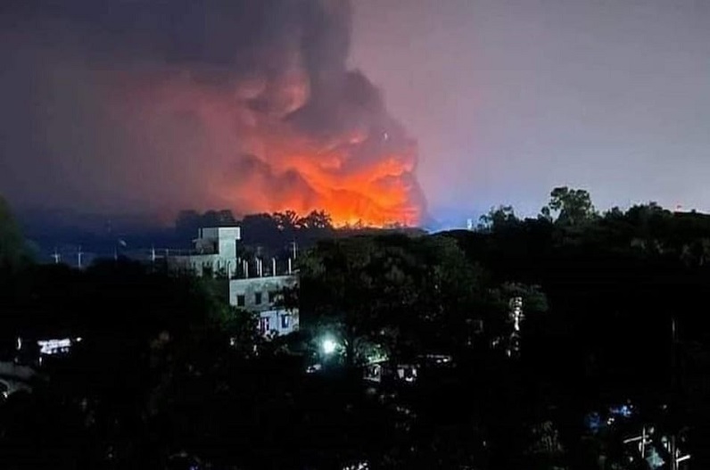 बड़ा हादसा: कंटेनर डिपो में धमाके के बाद लगी भीषण आग में 33 लोग जिंदा जले, 450 से अधिक घायल