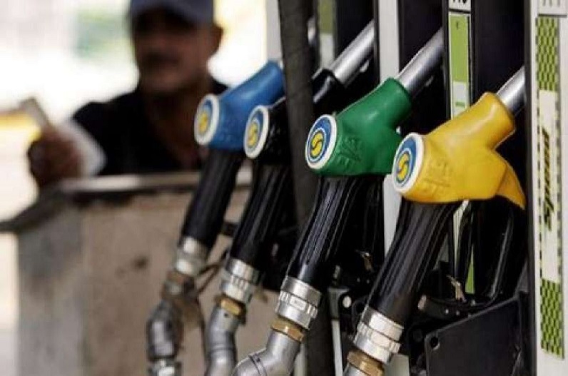 Petrol Diesel Price Today : गणतंत्र दिवस के दिन इस शहर में सस्ते हुए पेट्रोल-डीजल के दाम! यहां देखें ताजा रेट