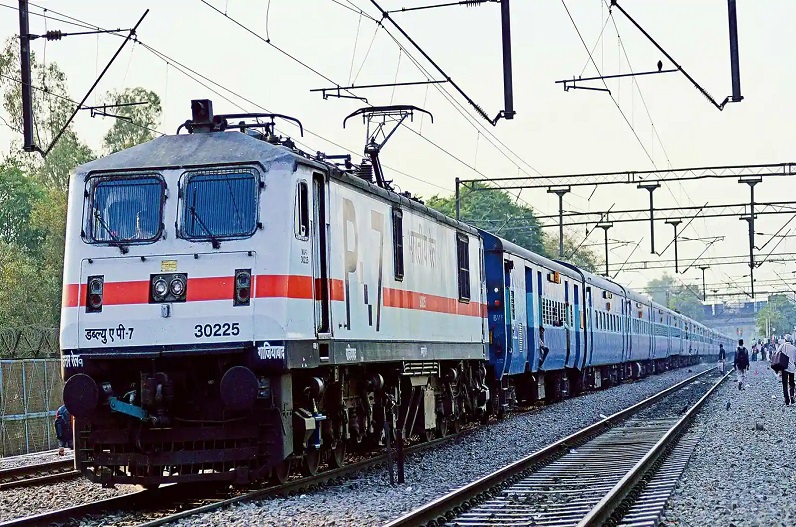 फिर बढ़ी रेल यात्रियों की मुश्किलें, SECR से चलने वाली 10 ट्रेनें रद्द
