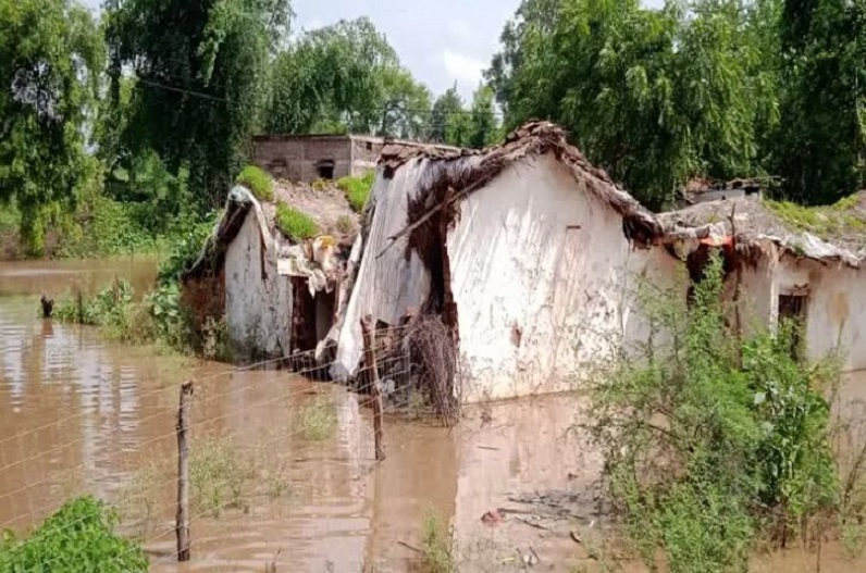 आफत की बारिश! प्रदेश के कई गांव बने टापू, मुख्यालय से टूटा संपर्क, 800 से अधिक लोग फंसे