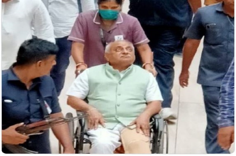 अस्पताल में भर्ती हुए पूर्व उपमुख्यमंत्री, तिरंगा यात्रा के दौरान हुए घायल, जुलूस में घुसा मवेशियों का झुंड