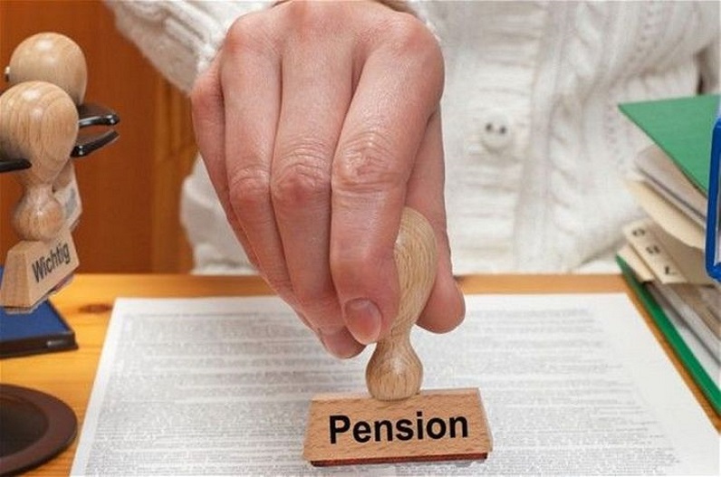 pensioners’ pension: दिवाली में पेंशनरों के हाथ लगी निराशा, जानें कब तक खाते में आएगी राशि