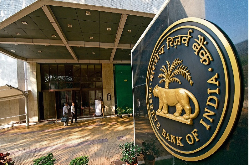 RBI Latest News: इन बैंकों ने फिर किया नियमों का उल्लंघन, RBI ने लिया एक्शन
