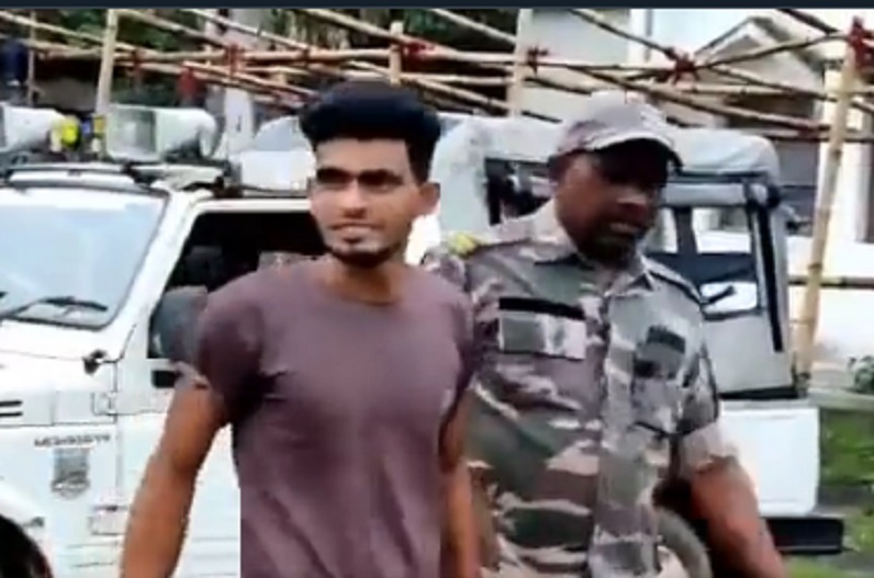 पुलिस कस्टडी में ठहाके लगाते नजर आया अंकिता से दरिंदगी करने वाला शाहरुख, वीडियो देख भड़के लोग