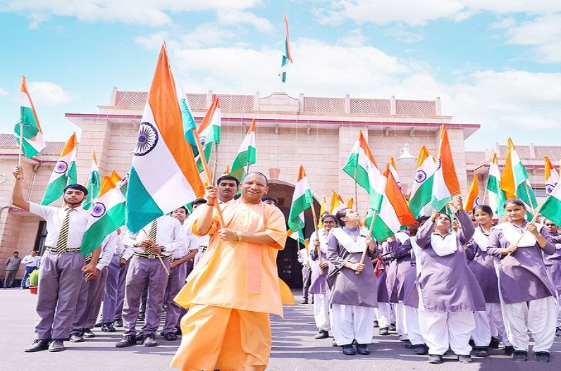 Independence Day 2022 : मुख्यमंत्री योगी ने विधानभवन में किया ध्वजारोहण, जनता को संबोधित कर कही ये बातें