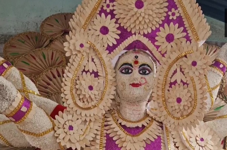 इस शिल्पकार ने बनाई मां दुर्गा की ऐसी प्रतिमा, देशभर में हो रही उसकी मूर्तिकला की चर्चा…
