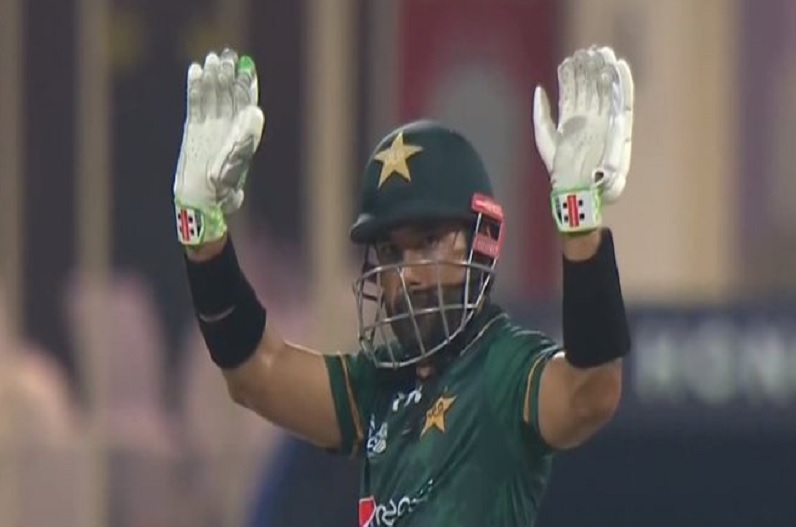 पाकिस्तान के शानदार बल्लेबाज ने लगाई मदद की गुहार, सभी पाकिस्तानियों से की ये अपील