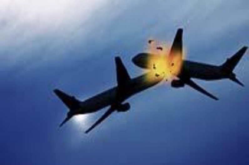 दर्दनाक हादसा: दो विमानों की आपस में टक्कर, इतने लोगों की मौत