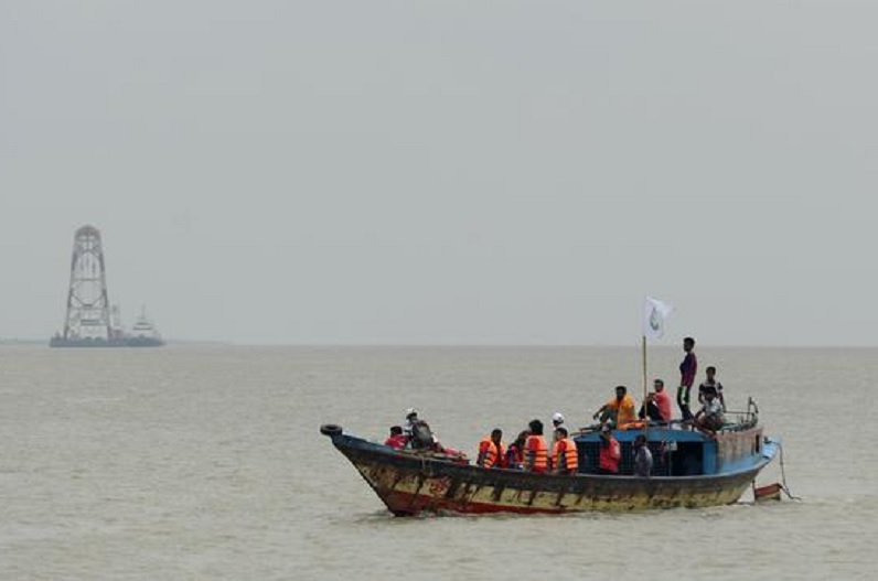 श्रद्धालुओं को मंदिर ले जा रही नौका पलटी, 24 लोगों की मौत, मची चीखपुकार