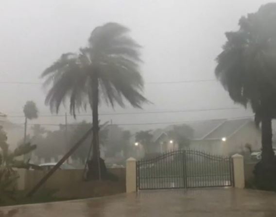 Cyclone in Florida: यहां चक्रवात ने दिखाया तांडव! बीस लाख लोगों के घर बिजली गुल, प्रशासन ने जारी किया अलर्ट