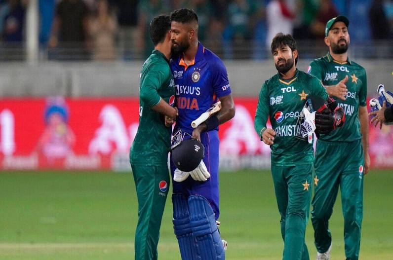 Asia Cup 2022 Live Updates: मैच से पहले टीम इंडिया के इस खिलाड़ी से डरे पाकिस्तान! मंडरा रहा है हार का खतरा
