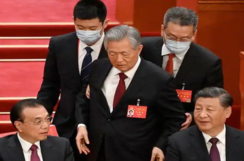 XI Jinping : चीन के राष्ट्रपति शी जिनपिंग की तानाशाही, बैठक के बीच से पूर्व राष्ट्रपति को निकाला बाहर, वीडियो वायरल