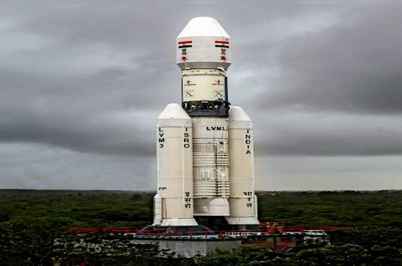 ISRO’s LVM3 : अंतरिक्ष में मनेगी दिवाली! देश का सबसे भारी रॉकेट लॉन्च करने के लिए तैयार है ISRO, ले जाएगा ब्रिटेन के 36 सैटेलाइट