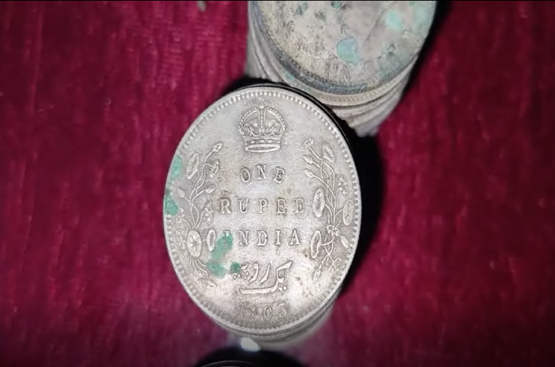 Rare coin treasure दिवाली से पहले खुला किस्मत का पिटारा, घर के पास मिला दुर्लभ सिक्कों का खजाना