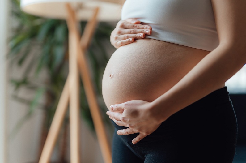 सूर्य ग्रहण के दौरान गर्भवती महिलाओं को इन बातों का रखना होगा विशेष ध्यान, नहीं तो पड़ सकता है बुरा असर