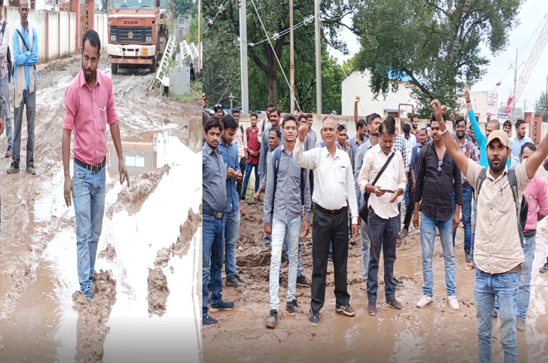 Railway employees mud protest: रेलवे कर्मचारियों ने किया अनोखा प्रदर्शन, कीचड़ में खड़े होकर लगाए नारे