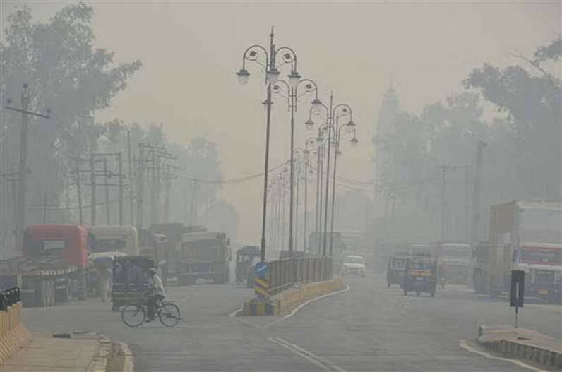 AQI level very bad in capital ; राजधानी दिल्ली के बाद इस शहर की हवा हुई प्रदूषित, AQI 400 के पार, ऐसे करें खुद का बचाव